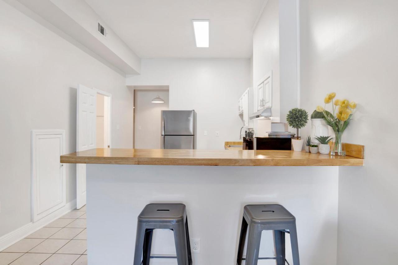 Stars On State In The Heart Of Downtown Apartment Mobile Exterior foto